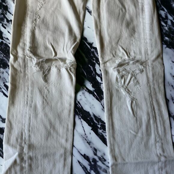 Citizens of Humanity Avedon Low Rise Busted Knee Skinny Jeans in Off-White - Picture 5 of 9